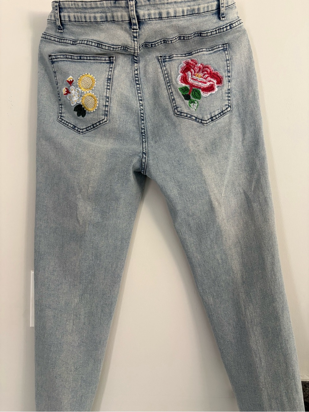 Embroidered Floral Light Wash Women’s Jeans - Picture 2 of 3